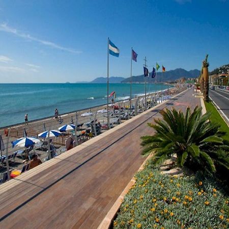 Very Cosy House With Fabulous Sea View! Пьетра-Лигуре Экстерьер фото