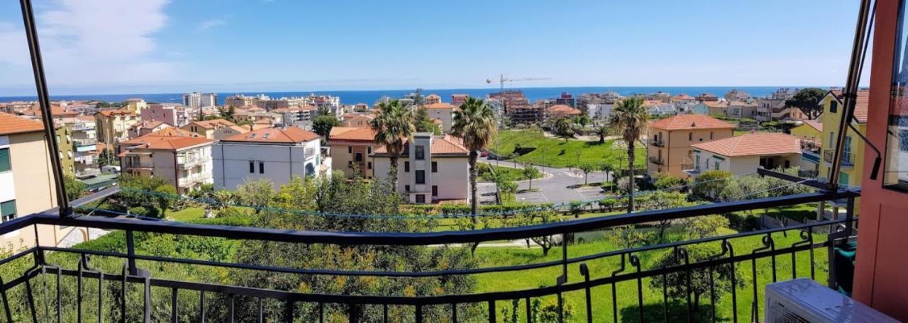 Very Cosy House With Fabulous Sea View! Пьетра-Лигуре Экстерьер фото