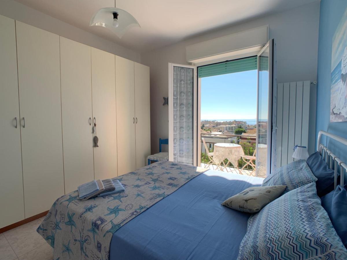 Very Cosy House With Fabulous Sea View! Пьетра-Лигуре Экстерьер фото